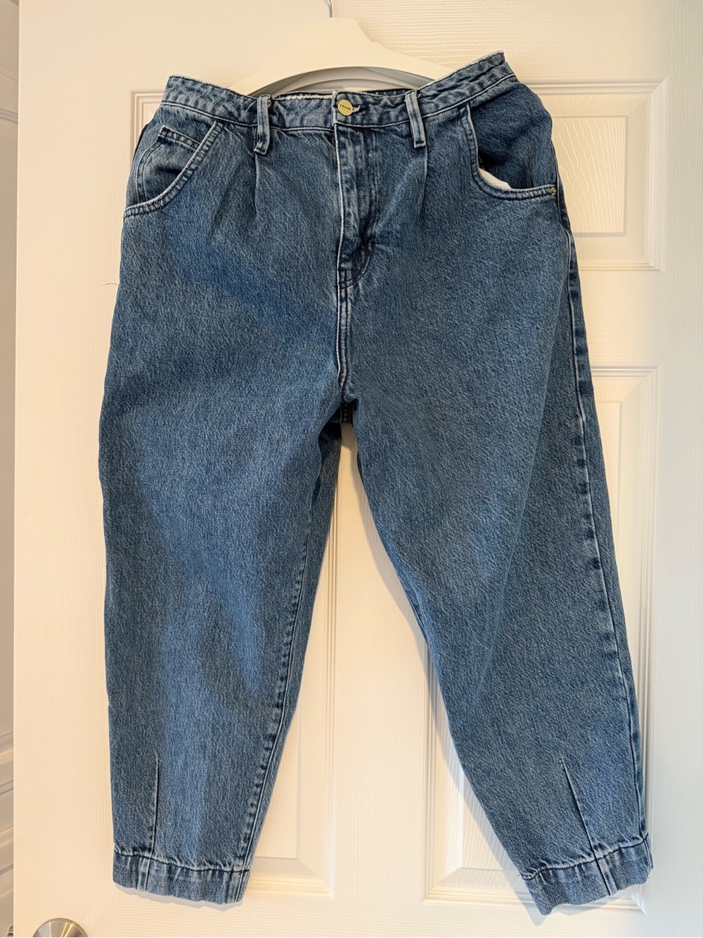 FRAME Pleated Barrel Leg Jeans in Campus , Size 30